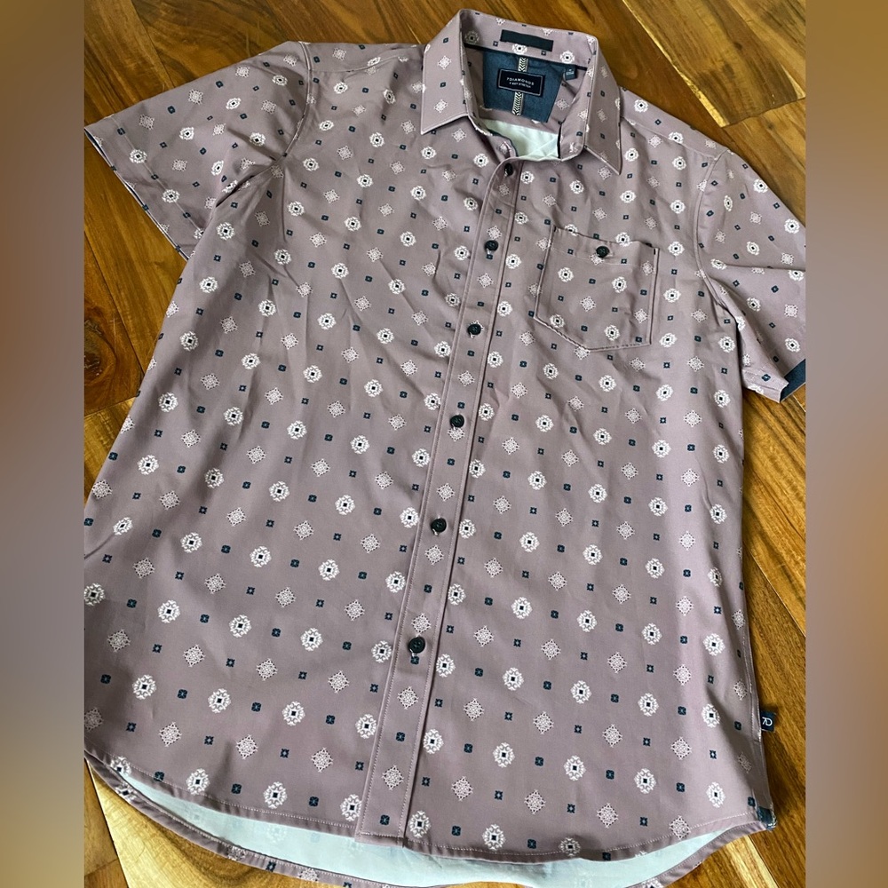 Daydreamer Short Sleeve Button-Up Performance Shirt Size M
